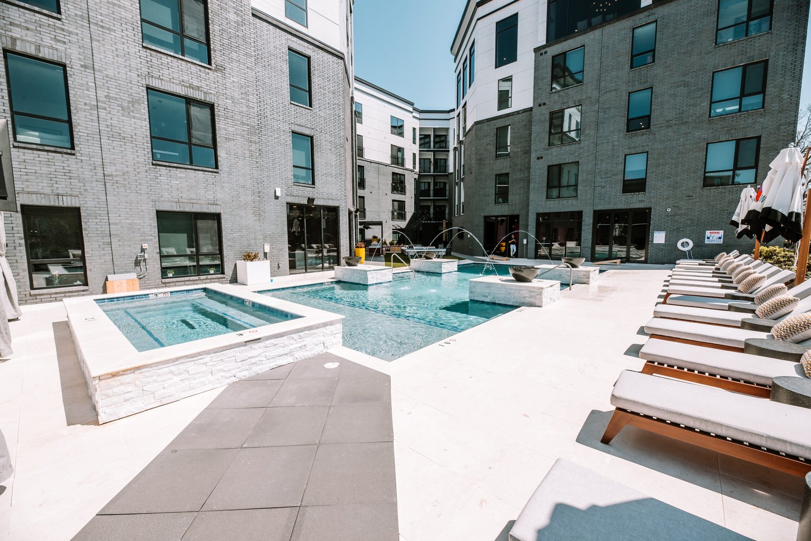 luxury apartments st louis mo hudson pool